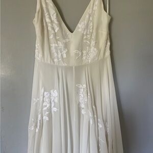 Elegant White Floral Wedding Dress
